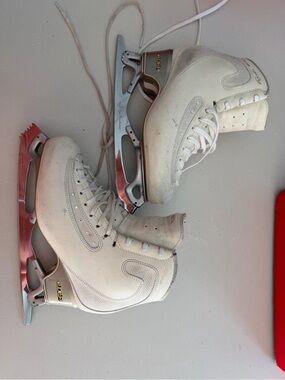 EDEA Ice Fly Women's White Figure Skate Boot - 260 B